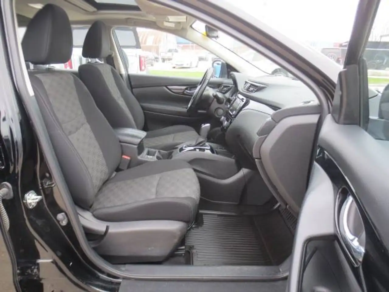 Nissan Qashqai снимка Nissan Qashqai