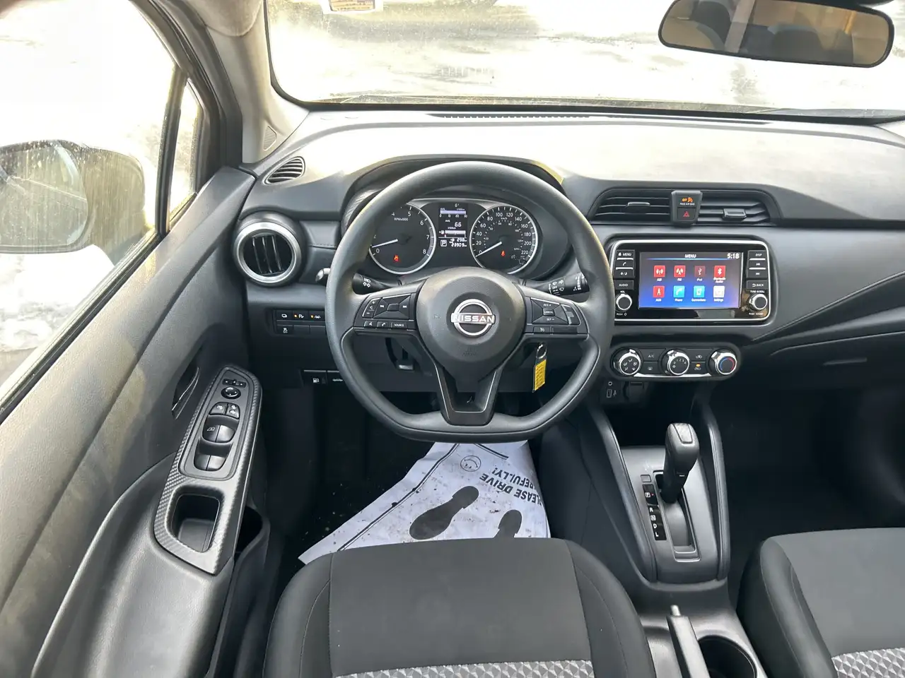 Nissan Versa снимка Nissan Versa
