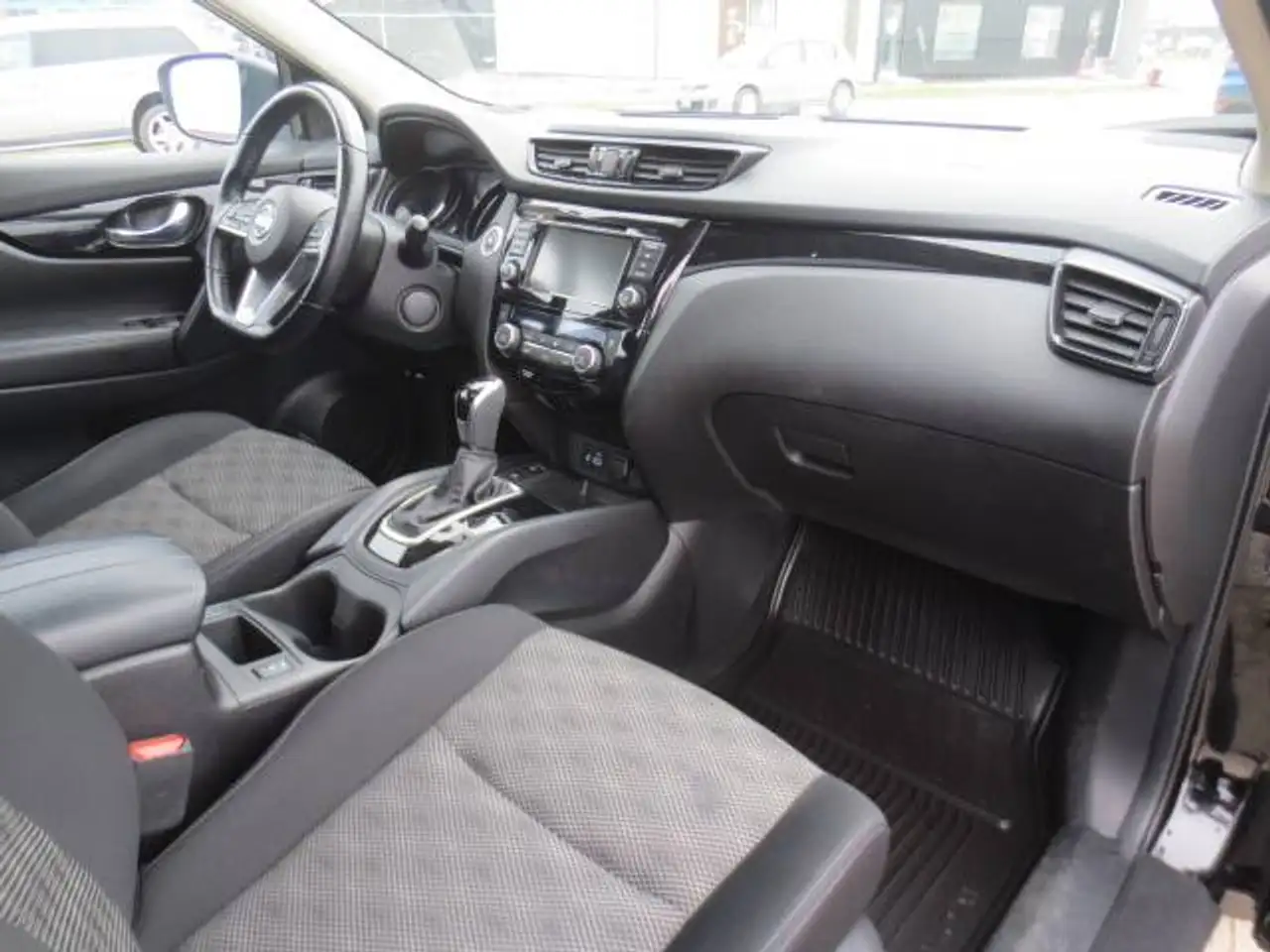 Nissan Qashqai снимка Nissan Qashqai