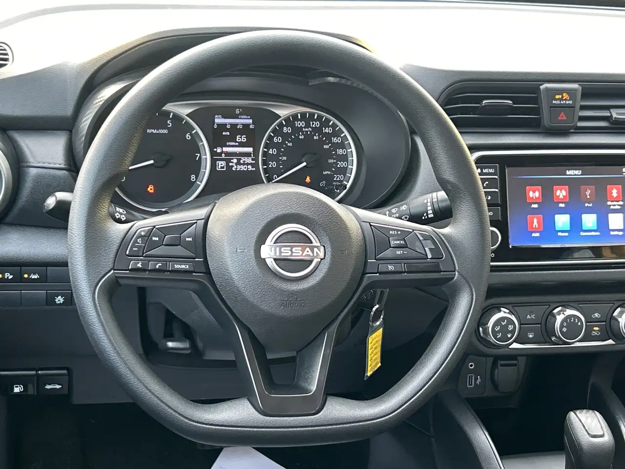 Nissan Versa снимка Nissan Versa