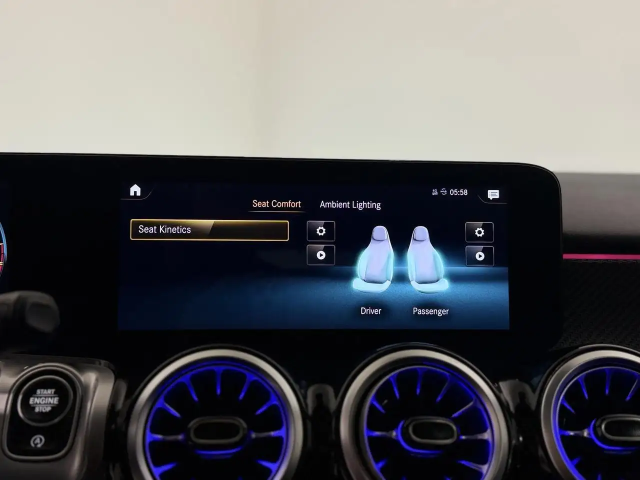 Mercedes-Benz GLB photo Mercedes-Benz GLB