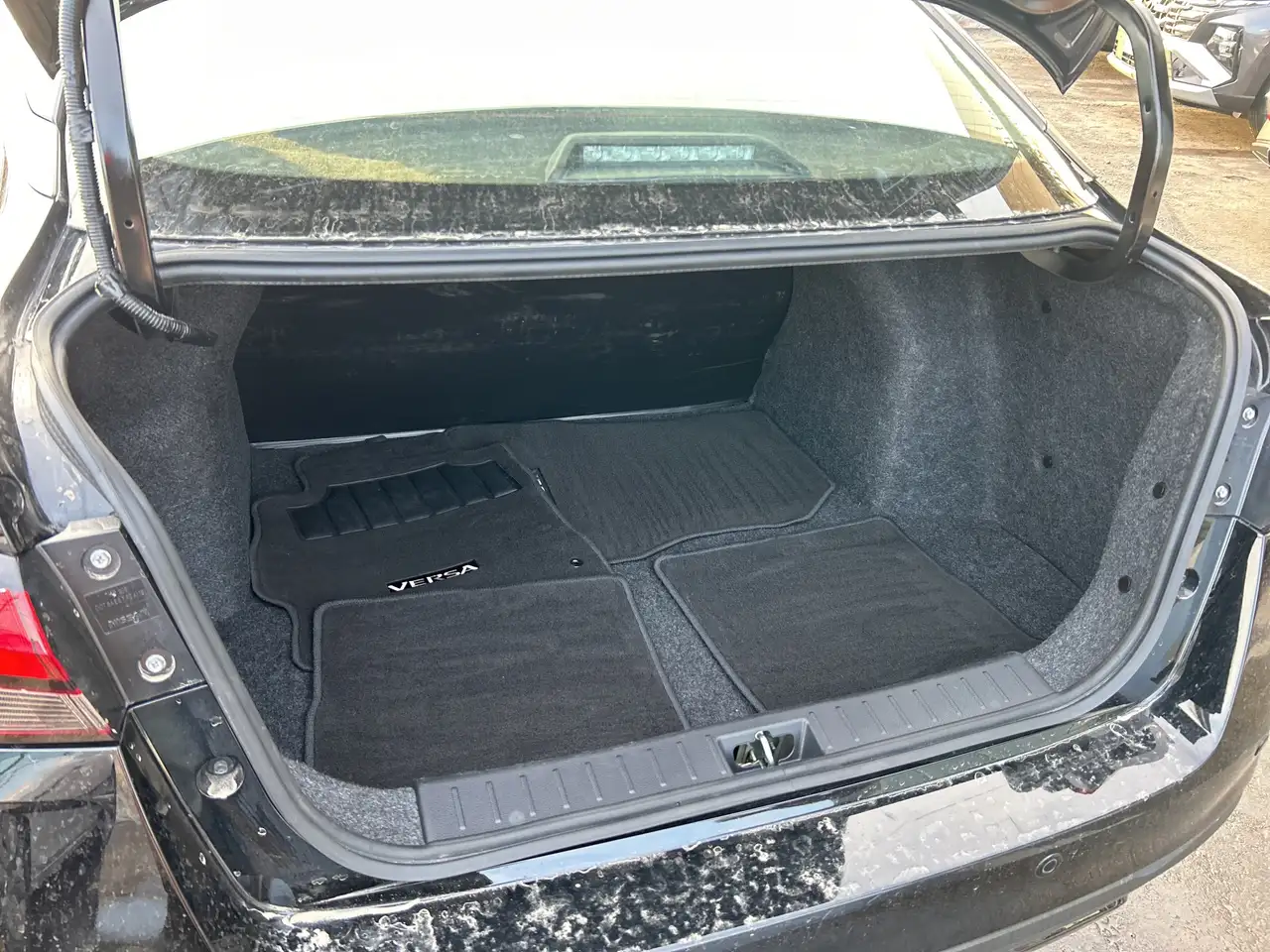 Nissan Versa снимка Nissan Versa