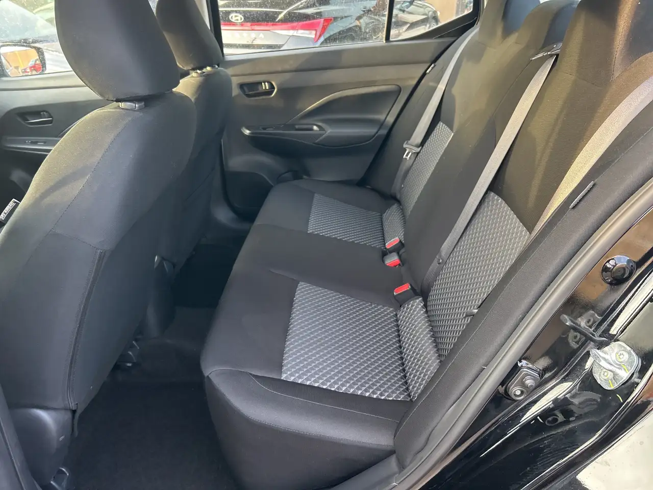 Nissan Versa снимка Nissan Versa