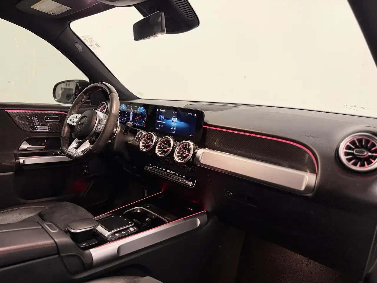 Mercedes-Benz GLB photo Mercedes-Benz GLB