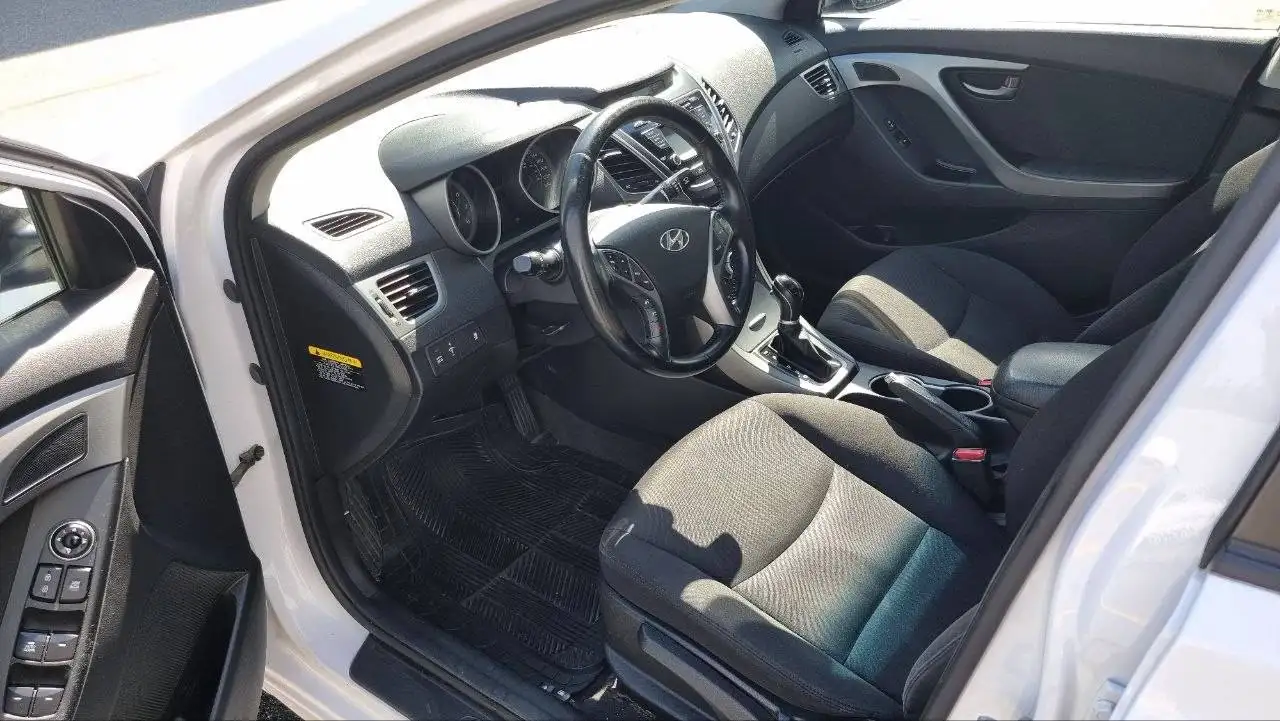 Hyundai ELANTRA снимка Hyundai ELANTRA