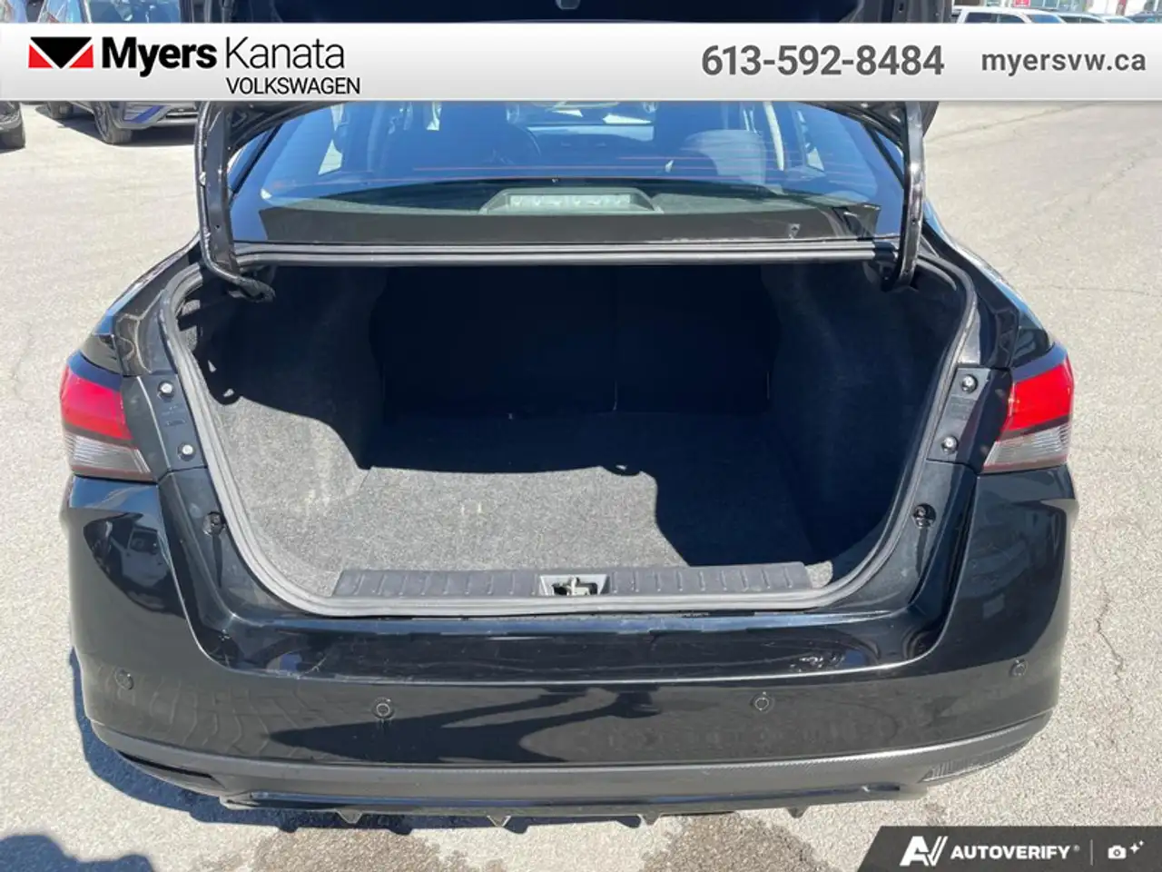 Nissan Versa снимка Nissan Versa