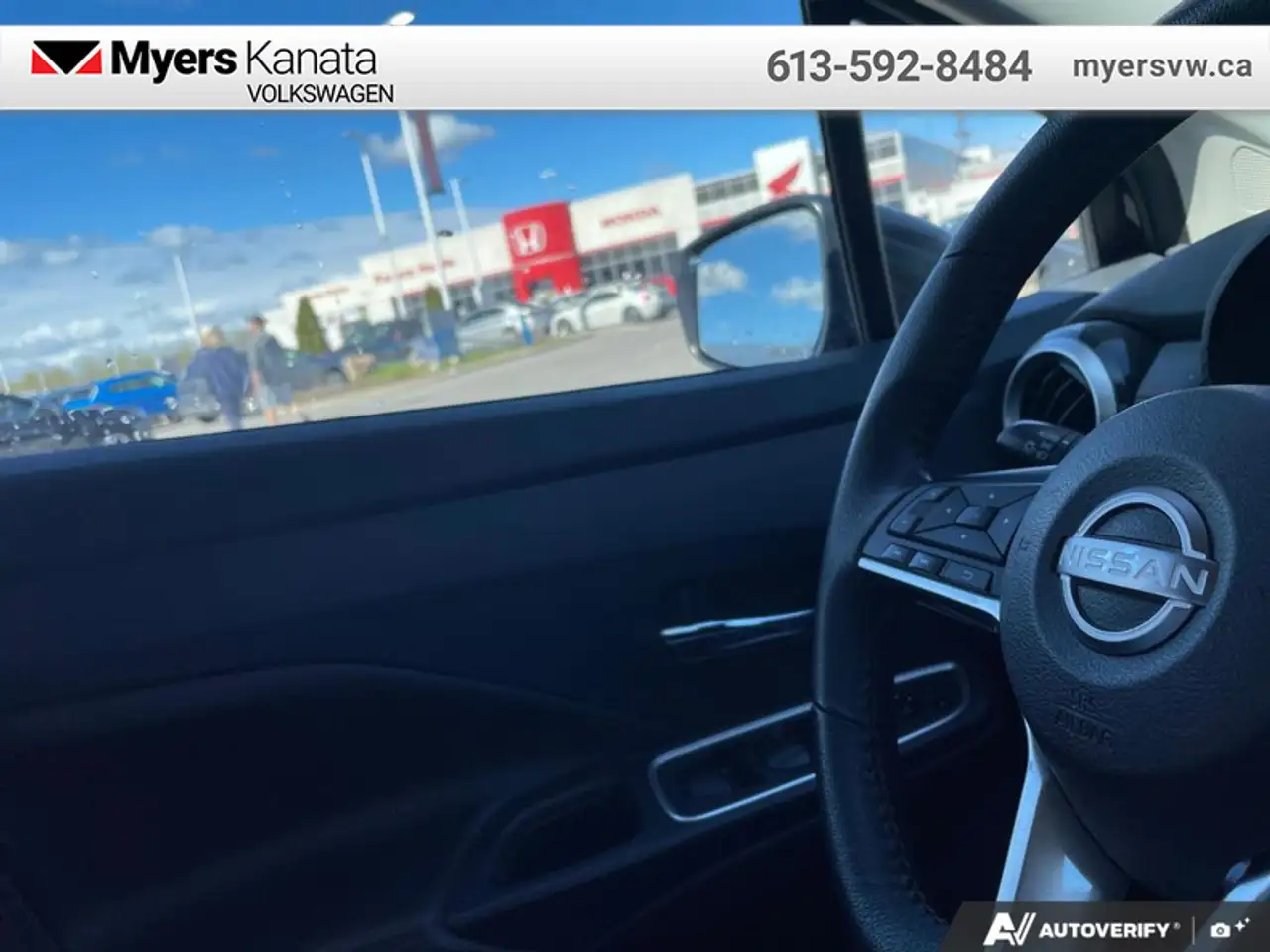 Nissan Versa снимка Nissan Versa