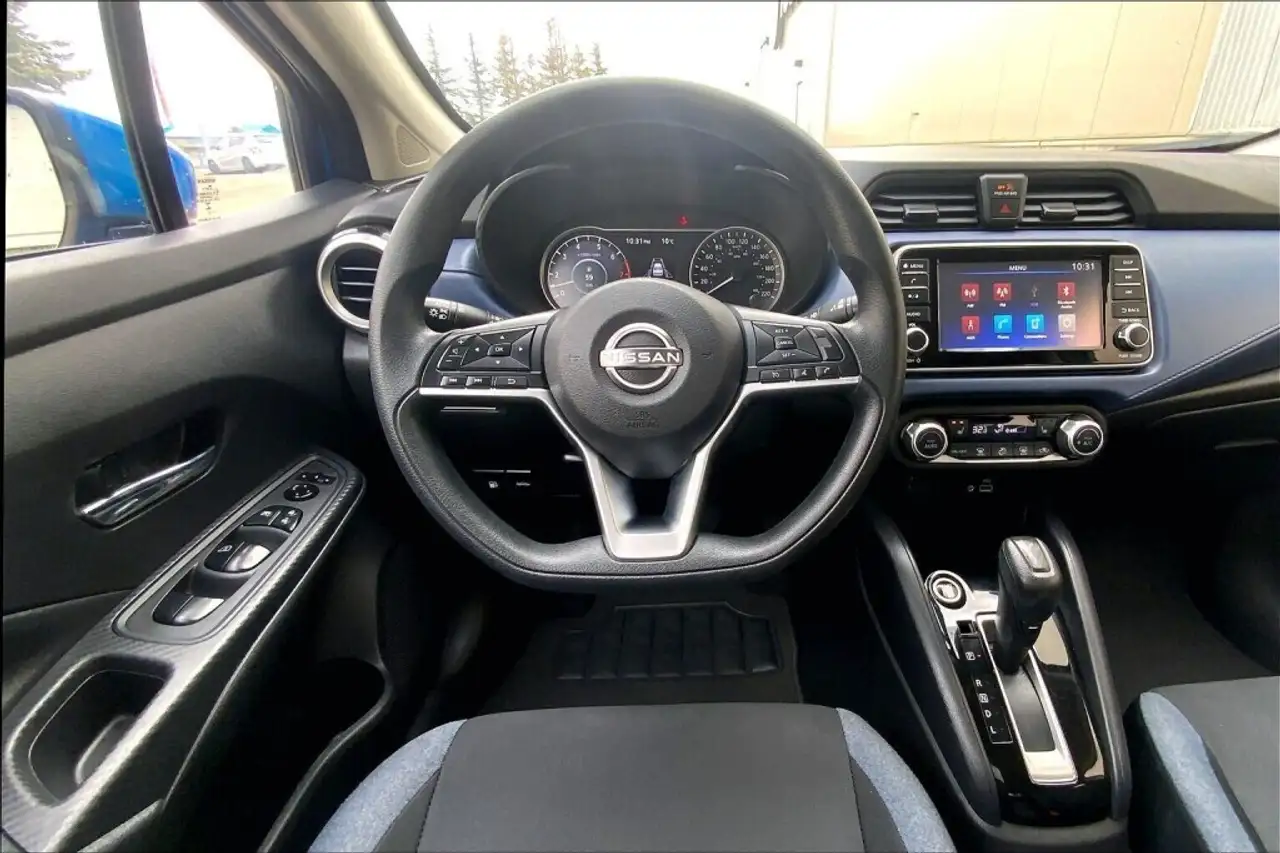 Nissan Versa снимка Nissan Versa