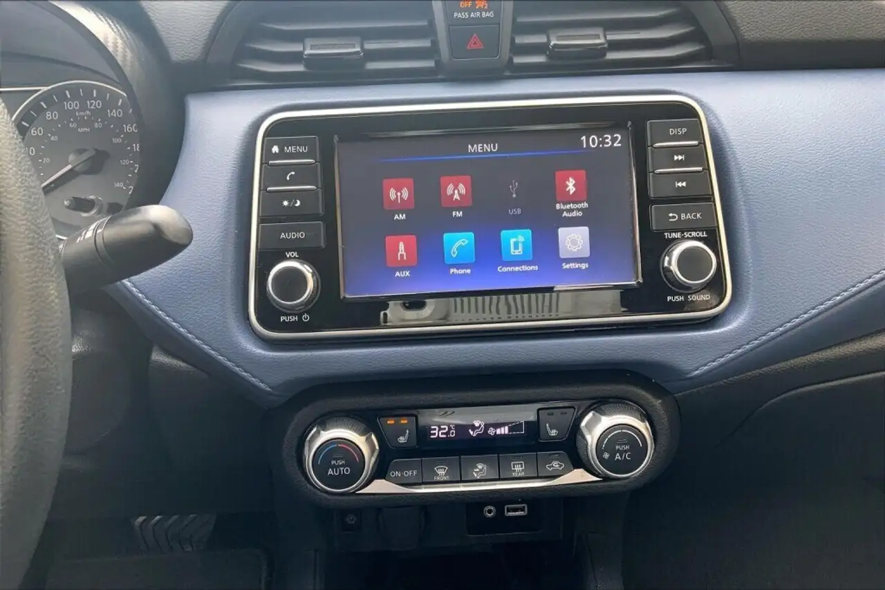 Nissan Versa снимка Nissan Versa