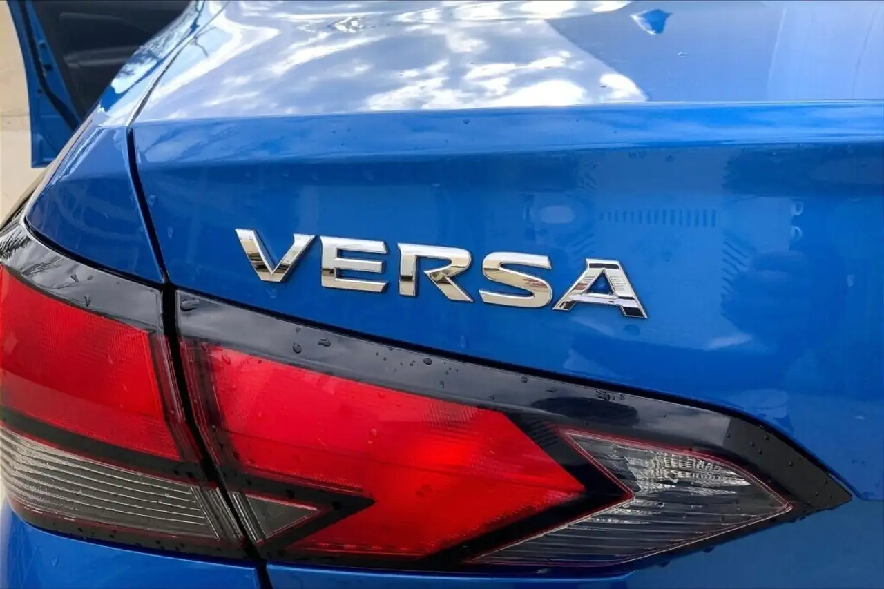 Nissan Versa снимка Nissan Versa