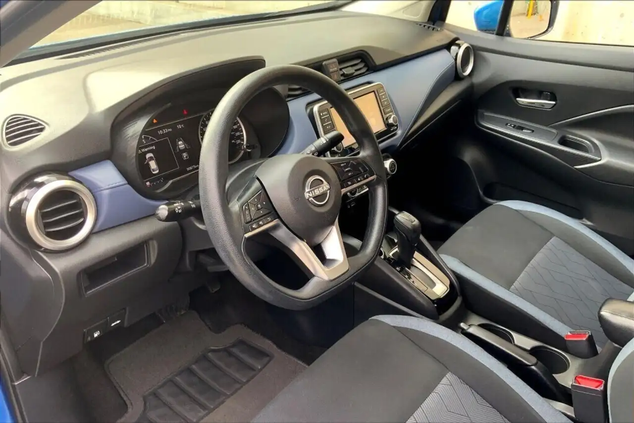 Nissan Versa снимка Nissan Versa
