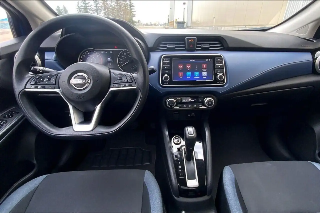 Nissan Versa снимка Nissan Versa