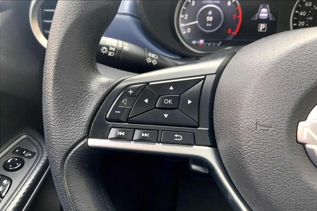 Nissan Versa снимка Nissan Versa