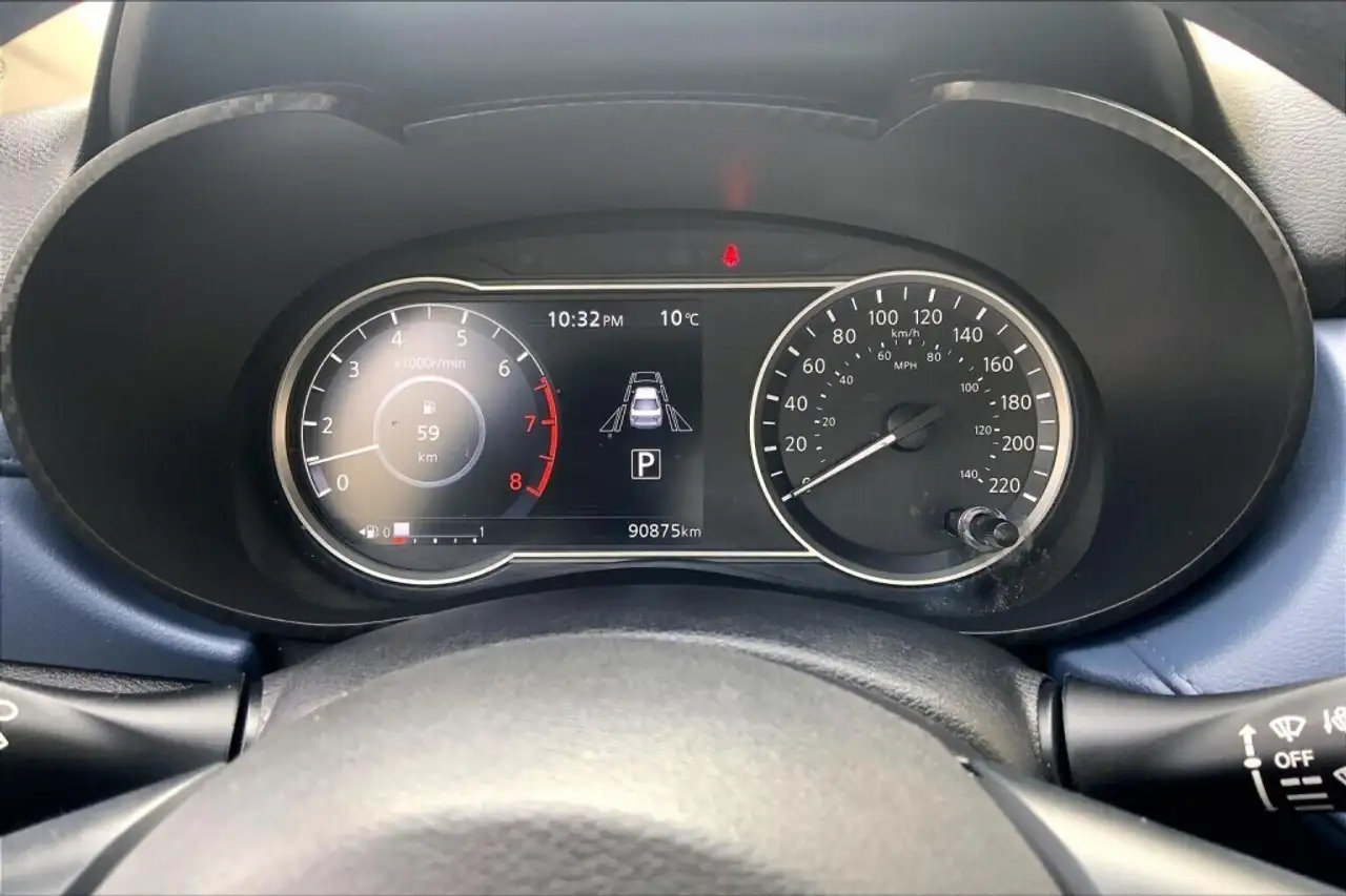 Nissan Versa снимка Nissan Versa