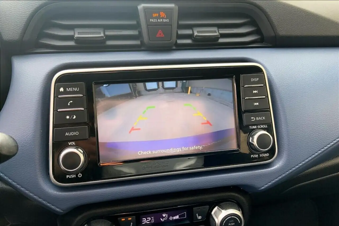 Nissan Versa снимка Nissan Versa