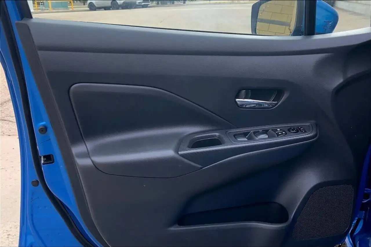 Nissan Versa снимка Nissan Versa