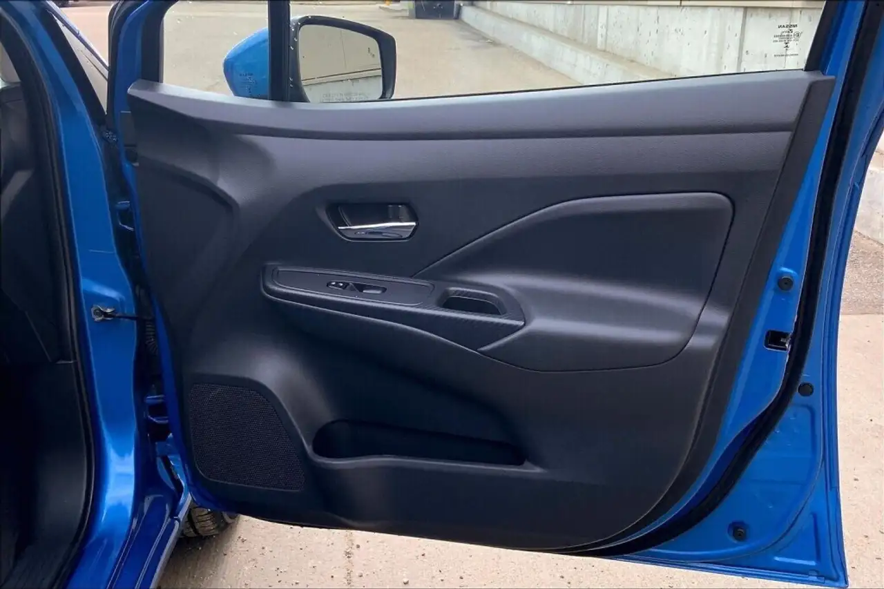 Nissan Versa снимка Nissan Versa