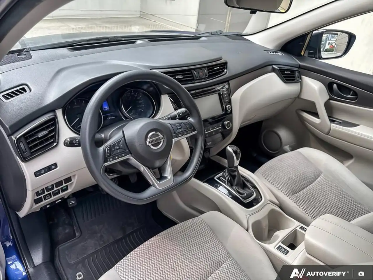 Nissan Qashqai снимка Nissan Qashqai