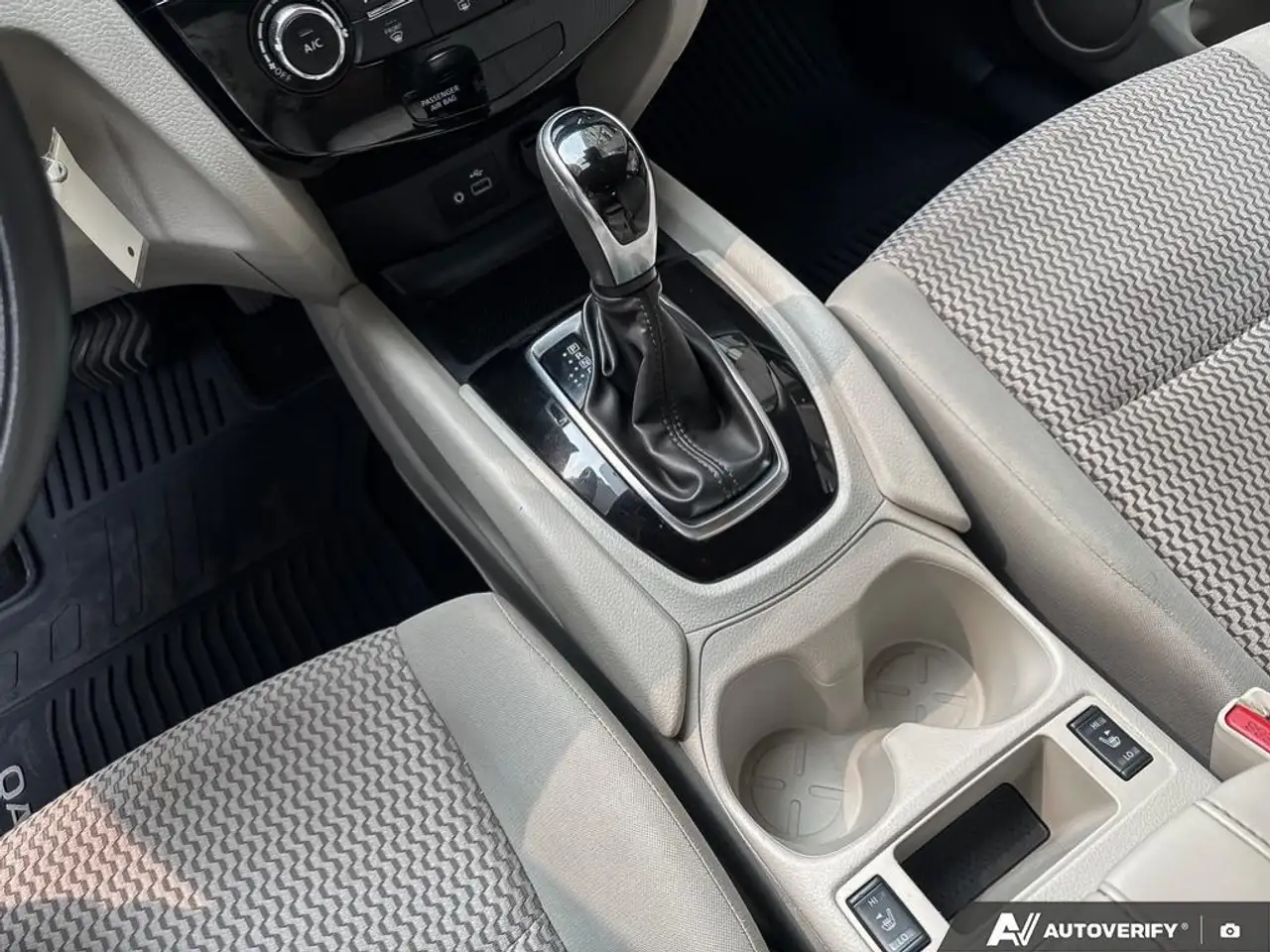 Nissan Qashqai снимка Nissan Qashqai