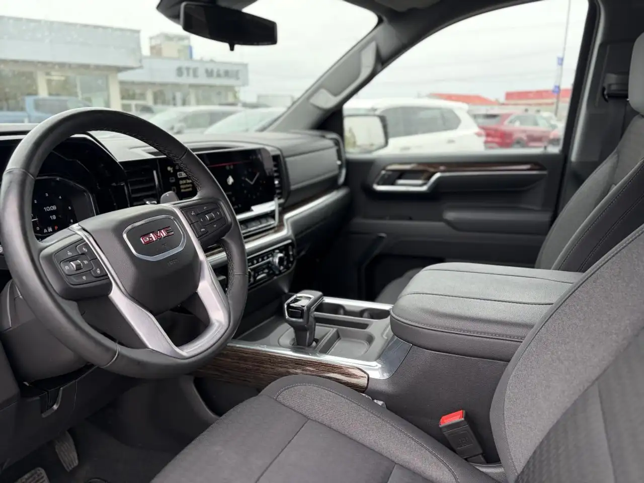 GMC Sierra 1500 снимка GMC Sierra 1500