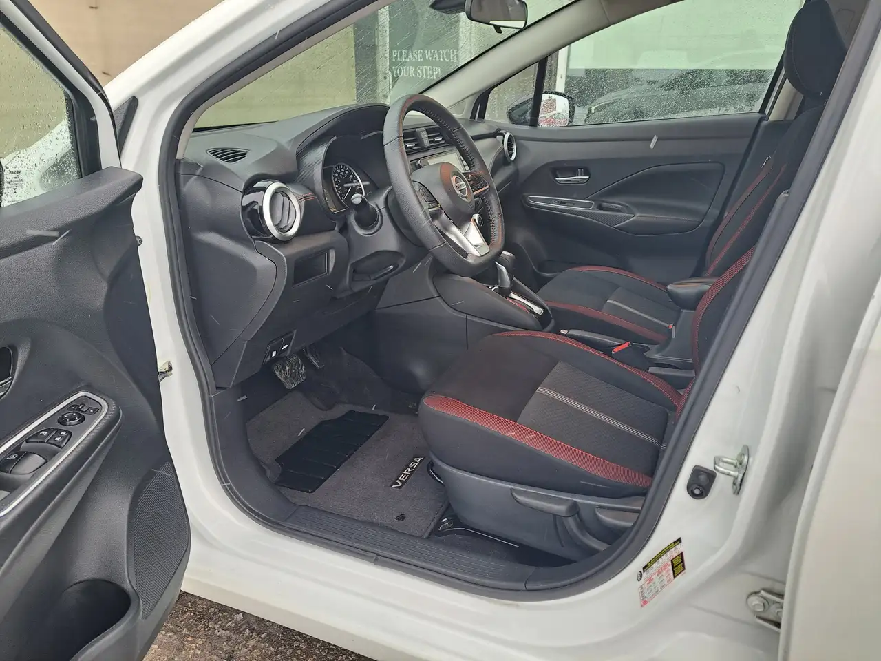Nissan Versa photo Nissan Versa