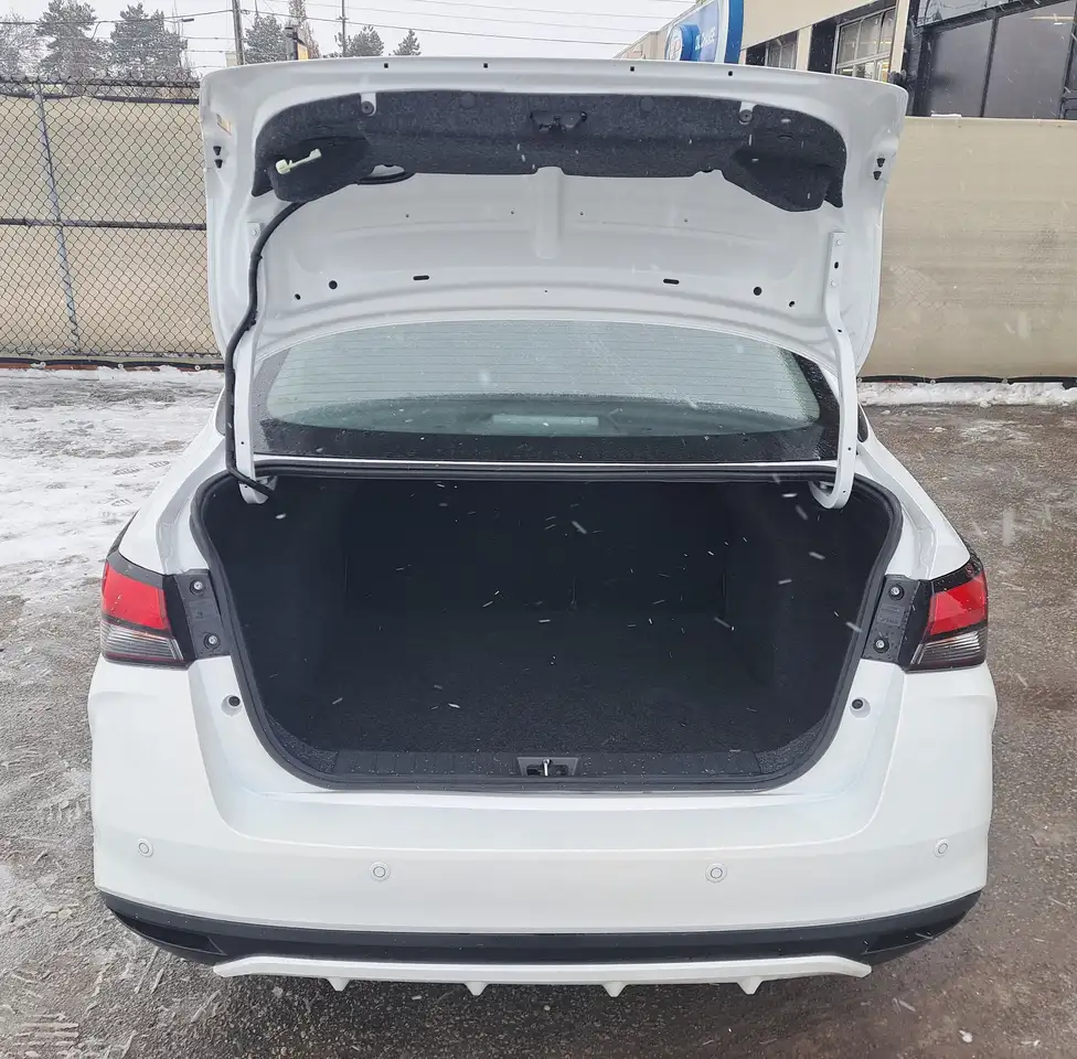 Nissan Versa photo Nissan Versa