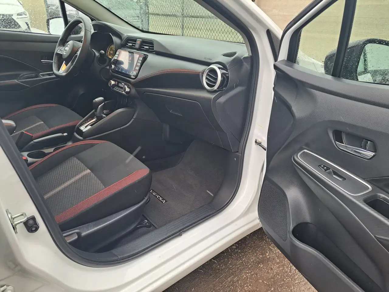 Nissan Versa photo Nissan Versa