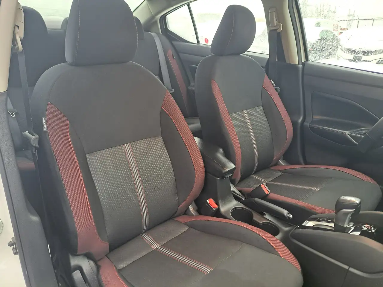 Nissan Versa photo Nissan Versa