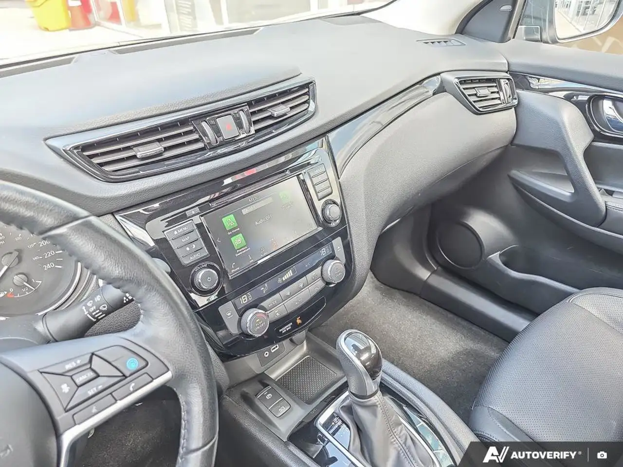 Nissan Qashqai снимка Nissan Qashqai