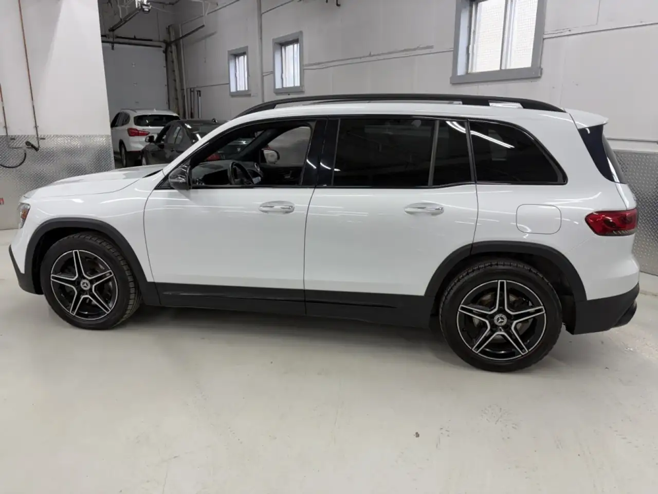 Mercedes-Benz GLB снимка Mercedes-Benz GLB