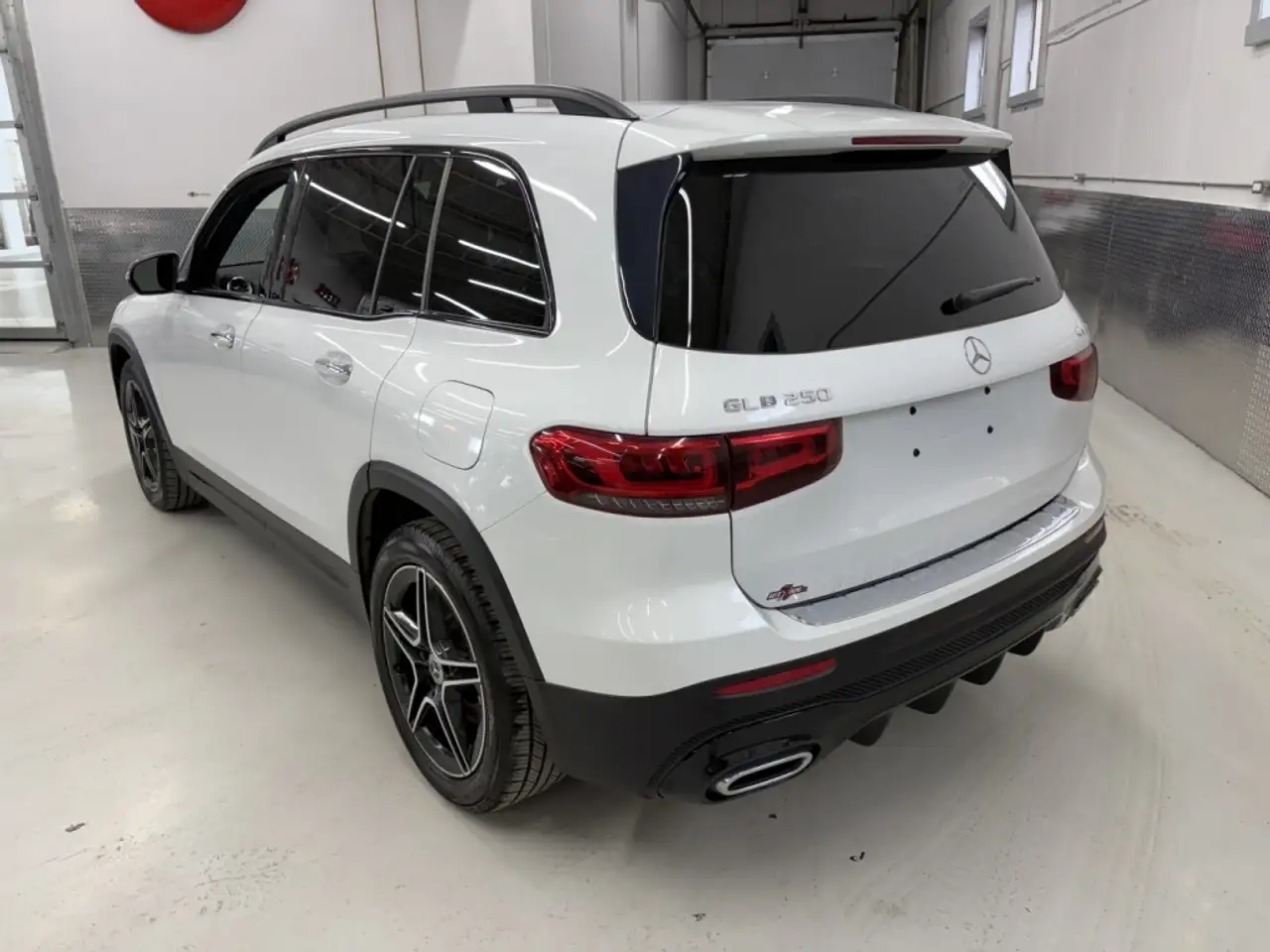 Mercedes-Benz GLB снимка Mercedes-Benz GLB