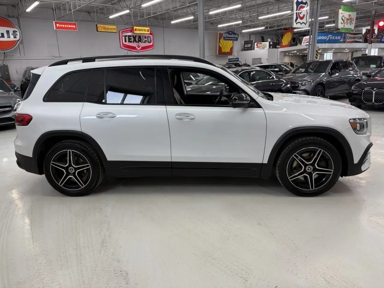 Mercedes-Benz GLB снимка Mercedes-Benz GLB