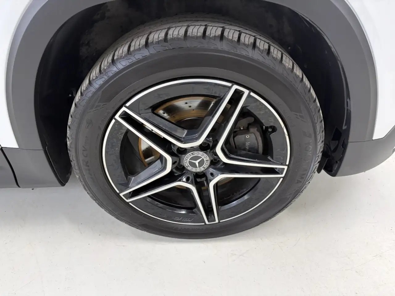 Mercedes-Benz GLB снимка Mercedes-Benz GLB