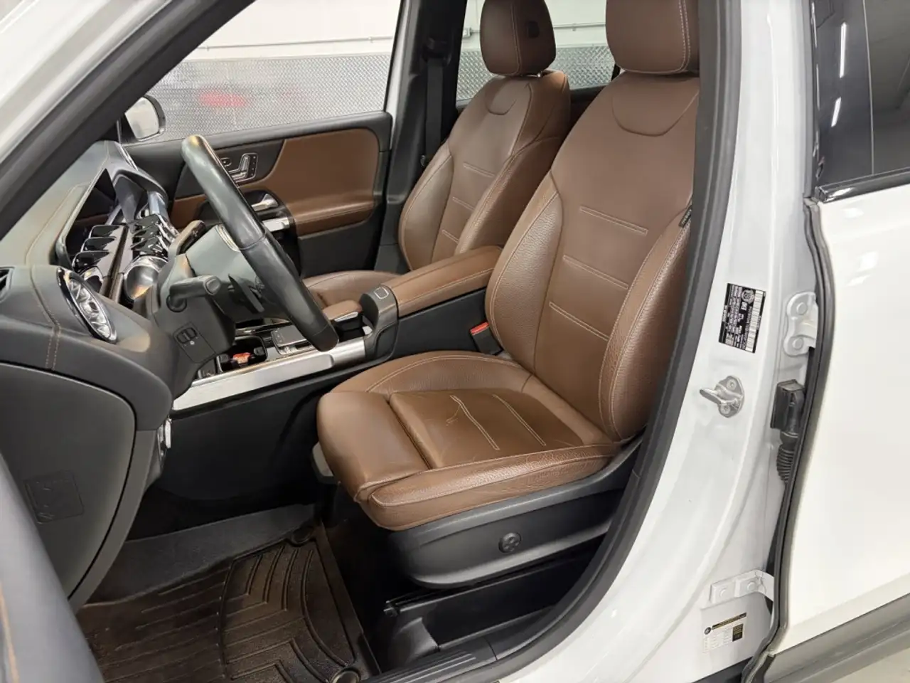 Mercedes-Benz GLB снимка Mercedes-Benz GLB