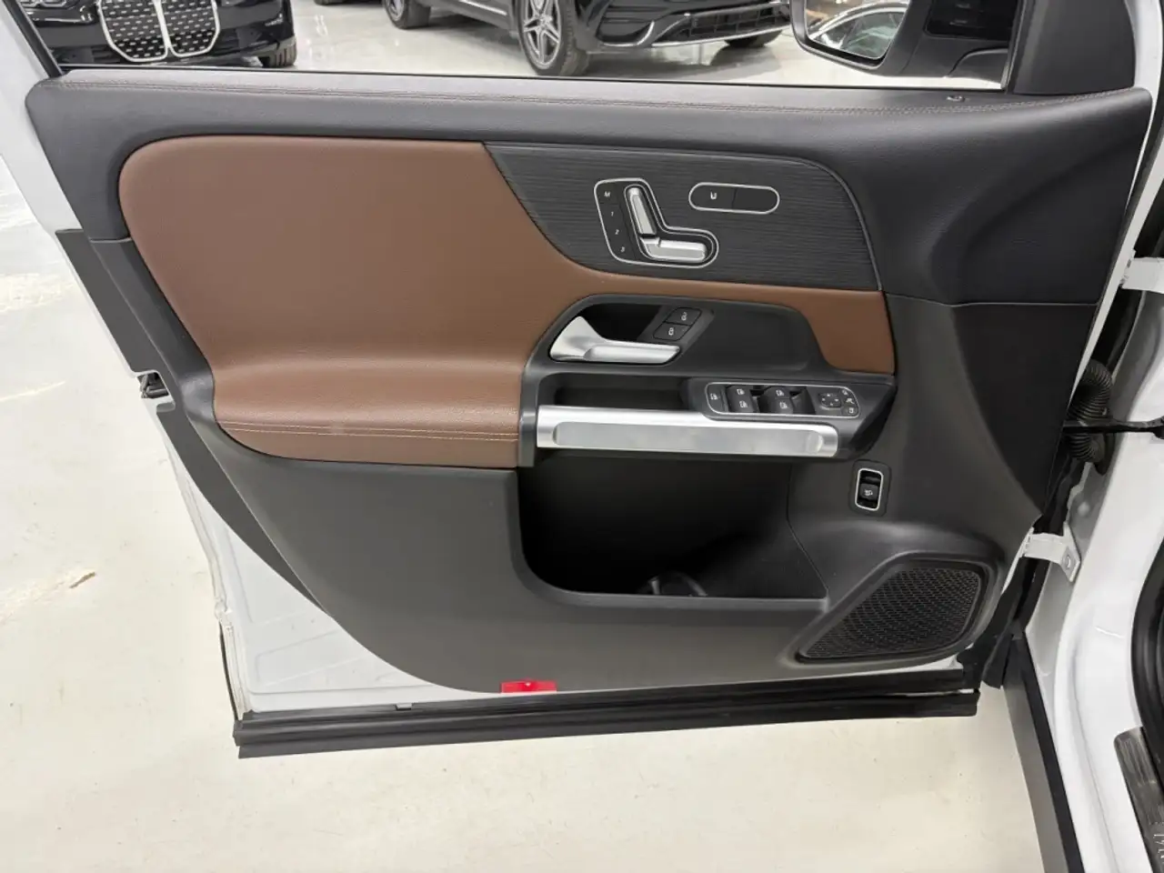 Mercedes-Benz GLB снимка Mercedes-Benz GLB