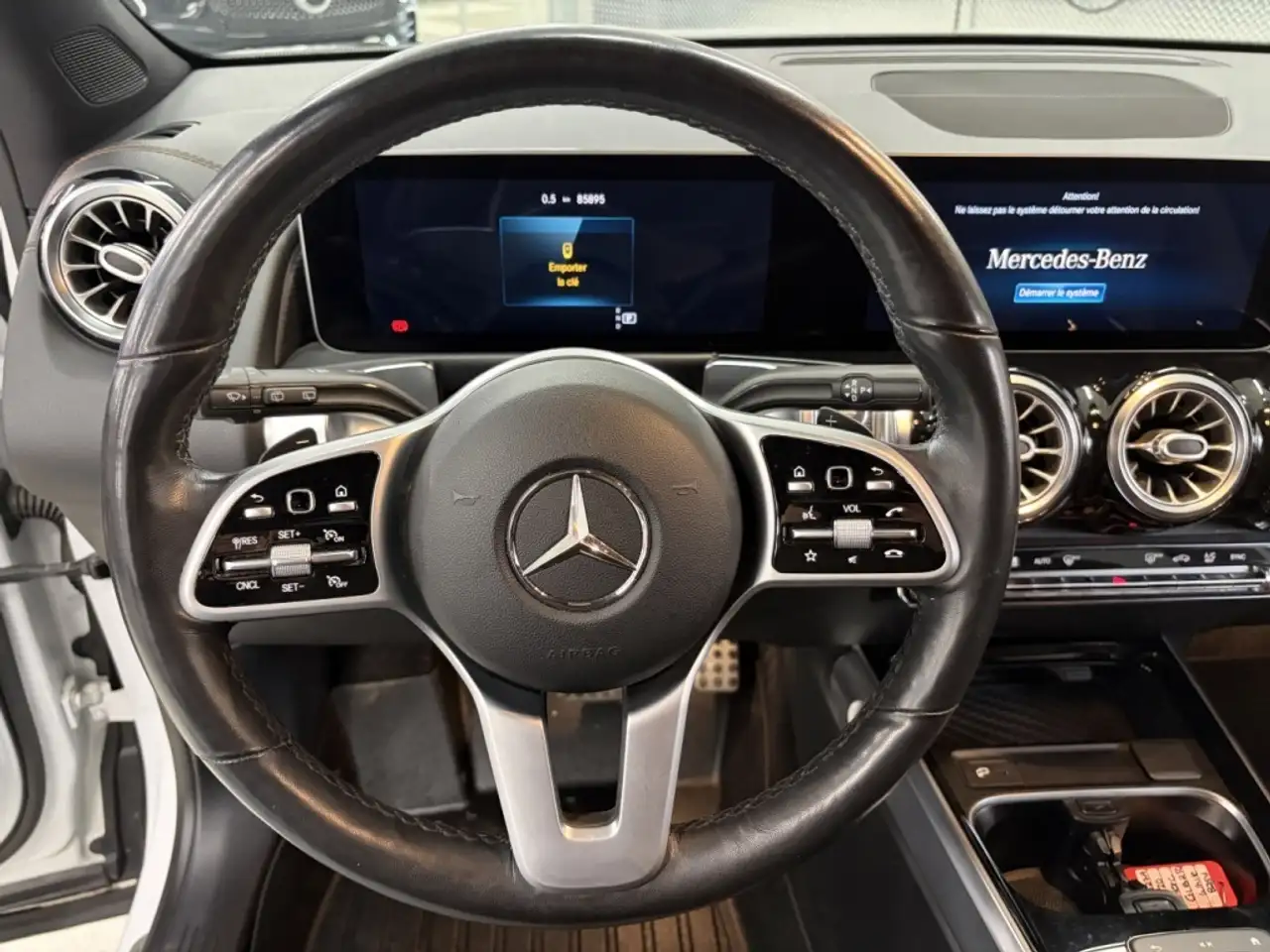 Mercedes-Benz GLB снимка Mercedes-Benz GLB