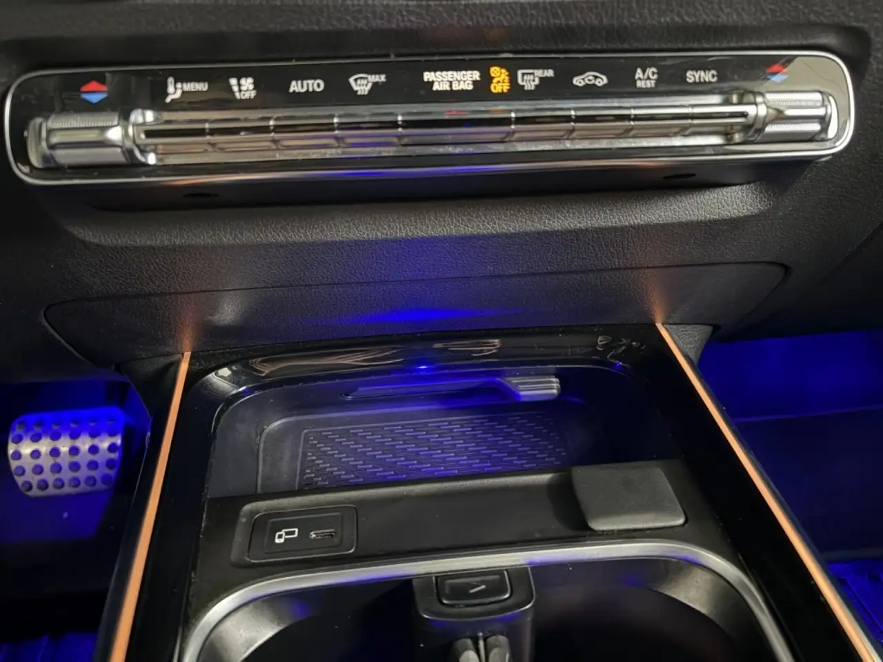 Mercedes-Benz GLB снимка Mercedes-Benz GLB