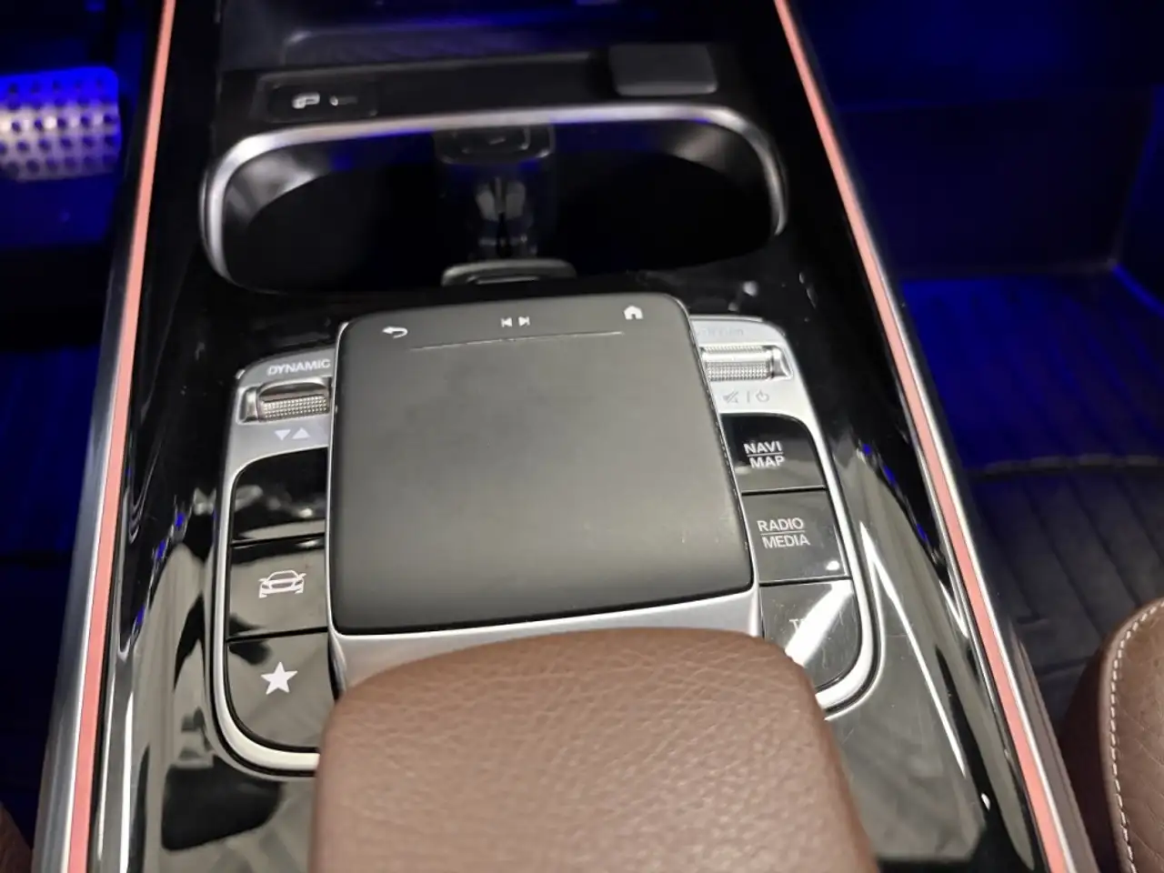 Mercedes-Benz GLB снимка Mercedes-Benz GLB