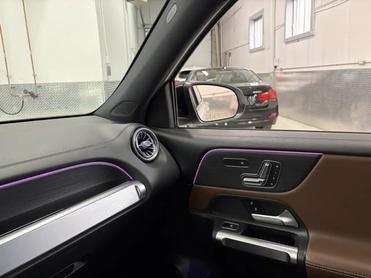 Mercedes-Benz GLB снимка Mercedes-Benz GLB