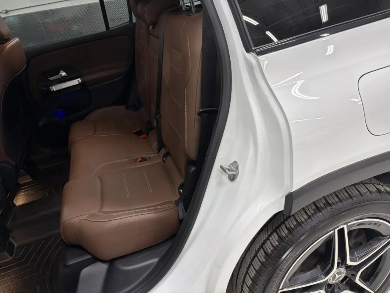 Mercedes-Benz GLB снимка Mercedes-Benz GLB