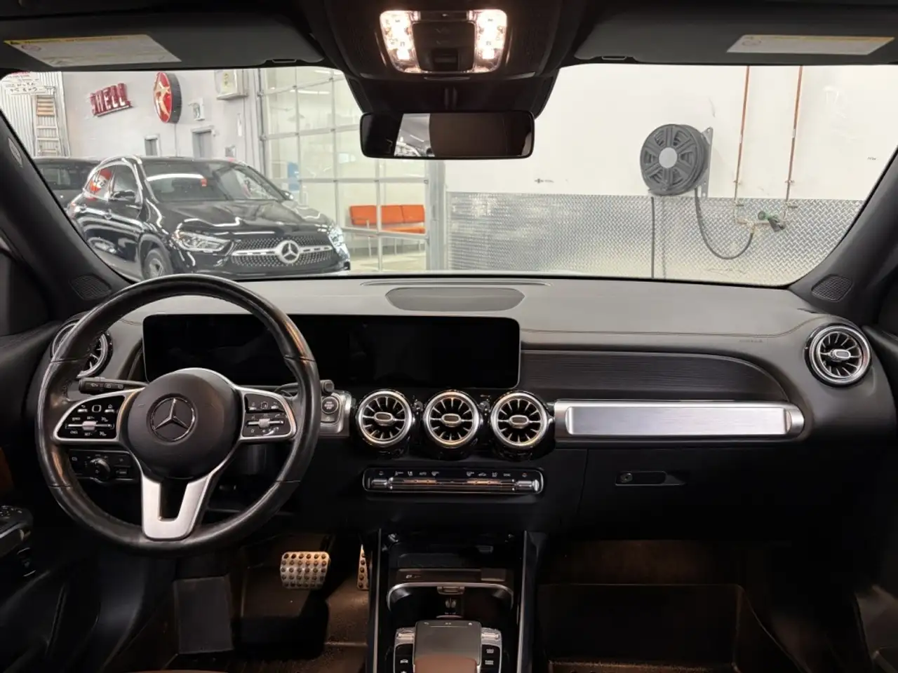 Mercedes-Benz GLB снимка Mercedes-Benz GLB