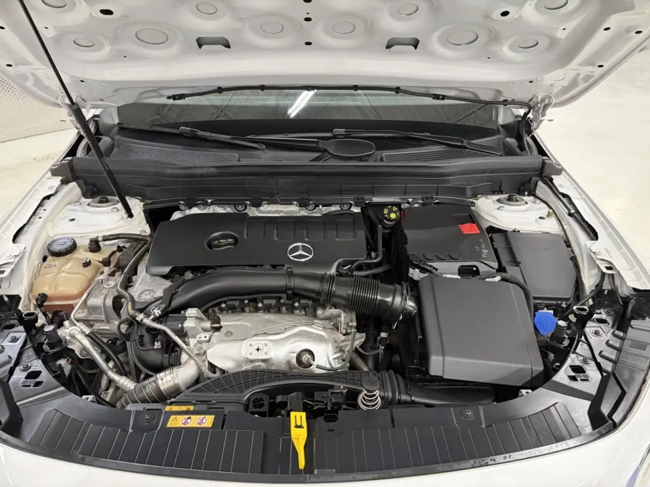 Mercedes-Benz GLB снимка Mercedes-Benz GLB