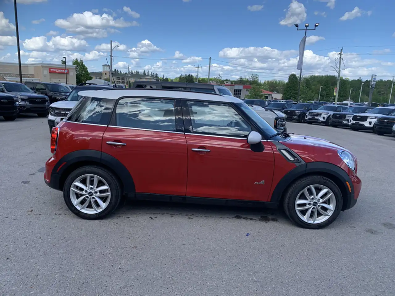 MINI Cooper Countryman снимка MINI Cooper Countryman