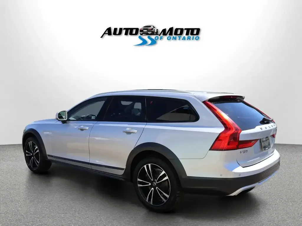 Volvo V90 Cross Country снимка Volvo V90 Cross Country