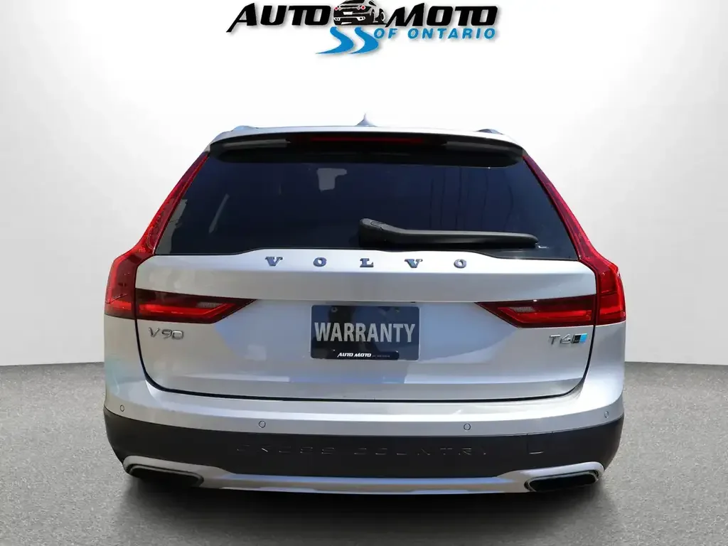 Volvo V90 Cross Country снимка Volvo V90 Cross Country