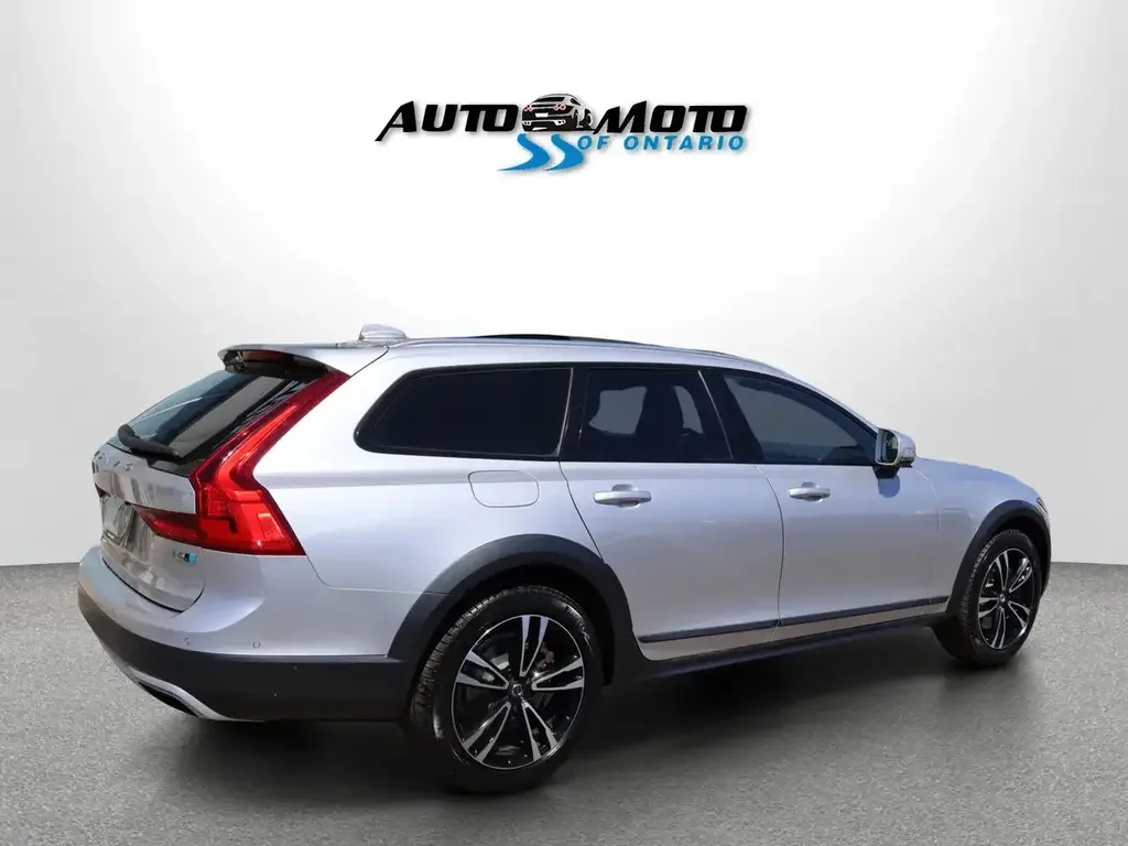 Volvo V90 Cross Country снимка Volvo V90 Cross Country