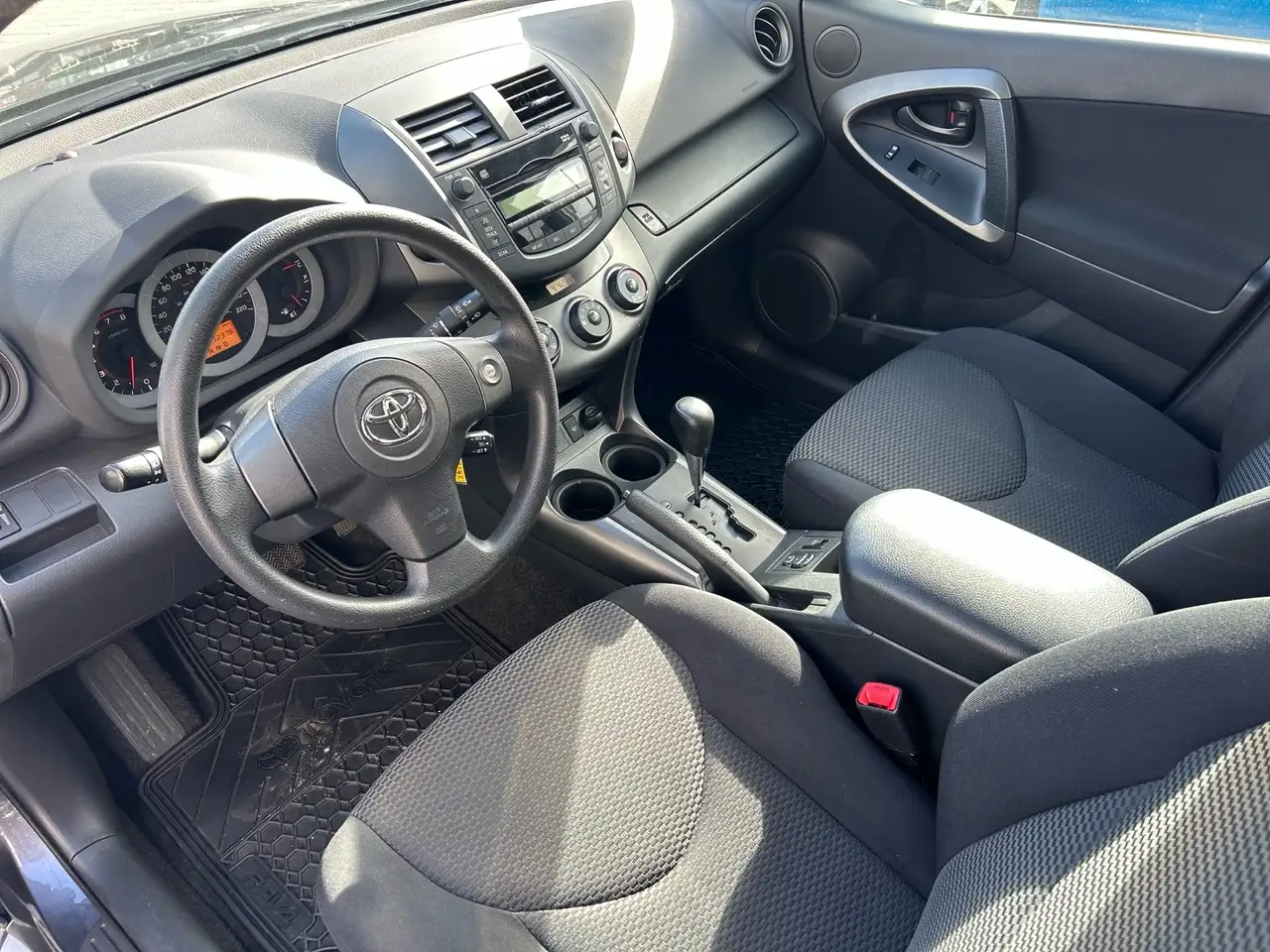 Toyota RAV 4 снимка Toyota RAV 4