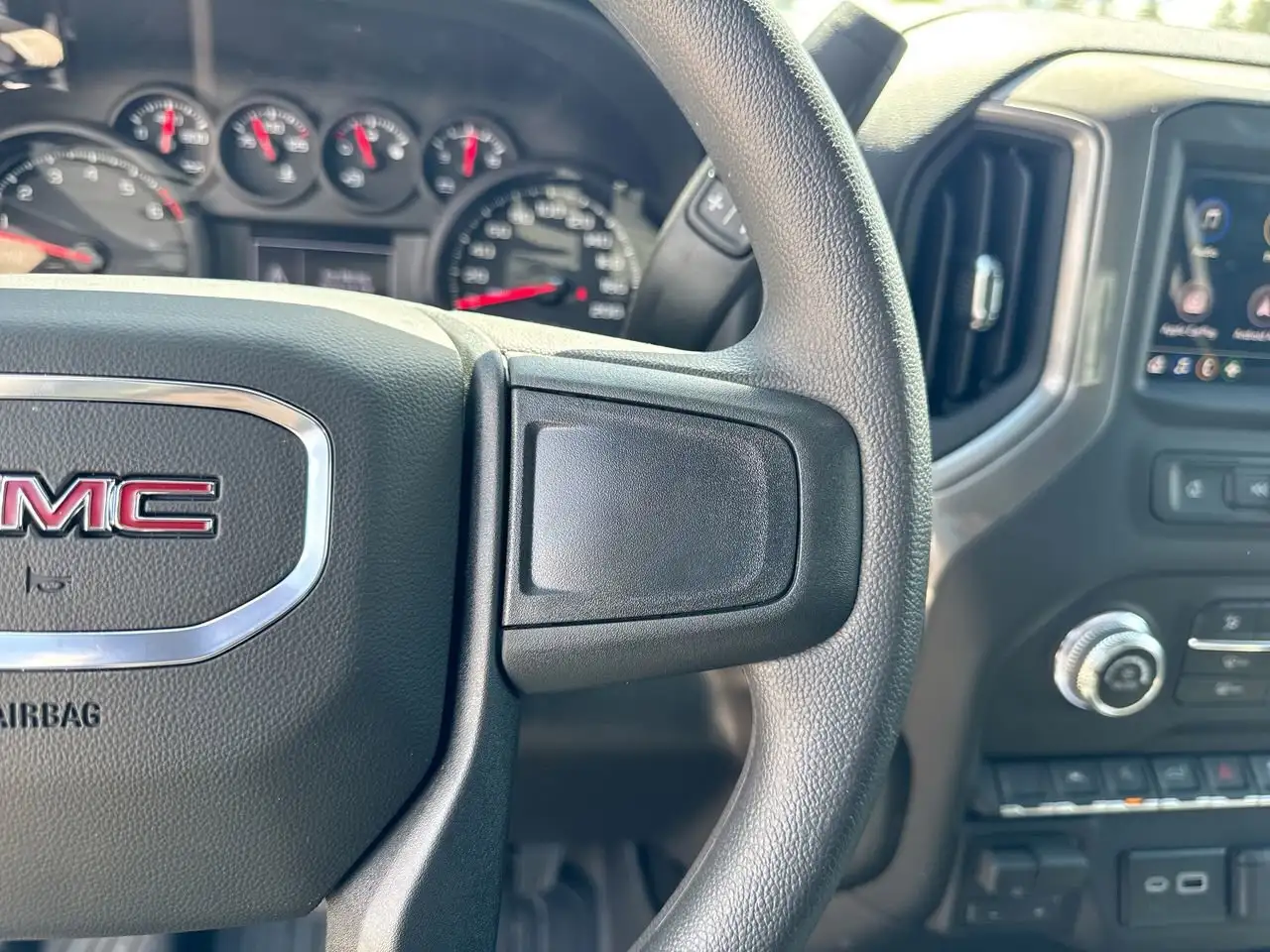 GMC Sierra 1500 photo GMC Sierra 1500
