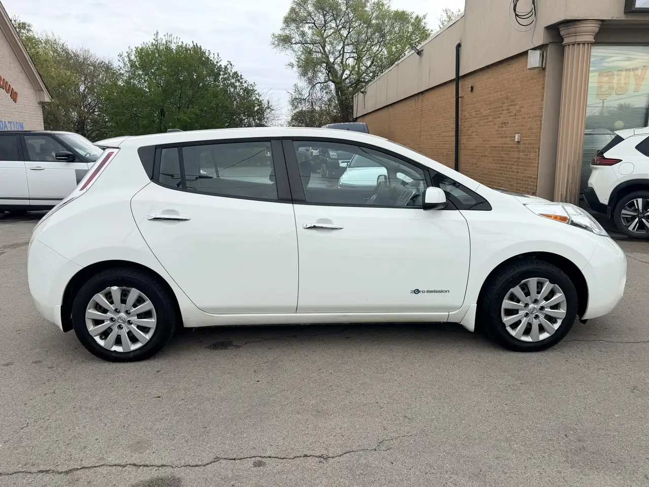 Nissan Leaf photo Nissan Leaf