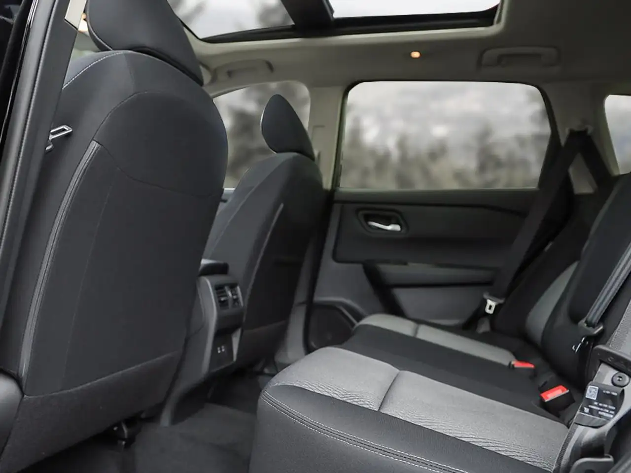 Nissan Rogue fotografie Nissan Rogue